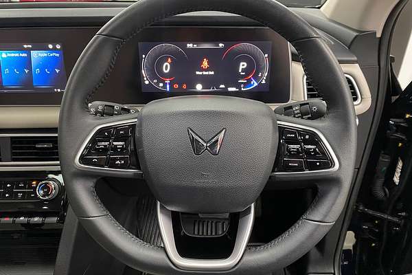 2023 Mahindra XUV700 AX7L