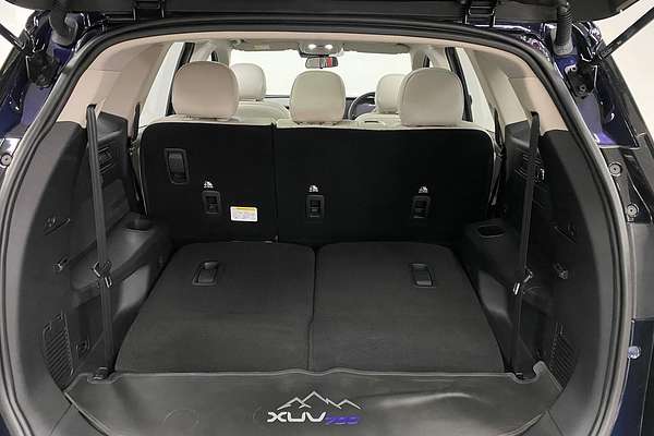 2023 Mahindra XUV700 AX7L