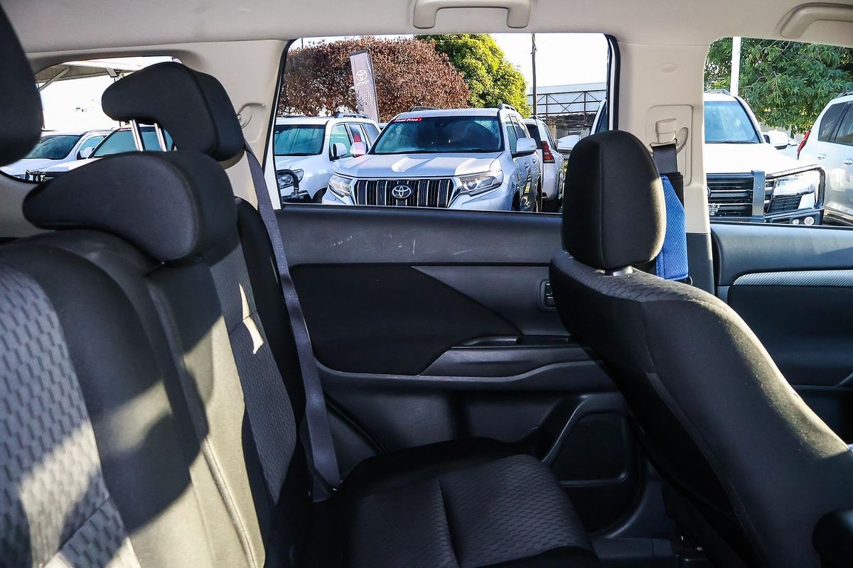 2014 Mitsubishi Outlander LS ZJ