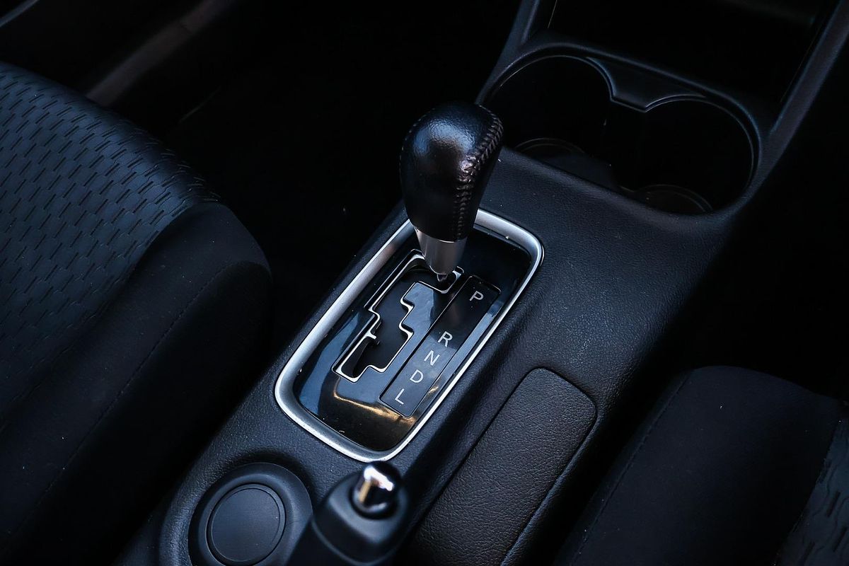 2014 Mitsubishi Outlander LS ZJ