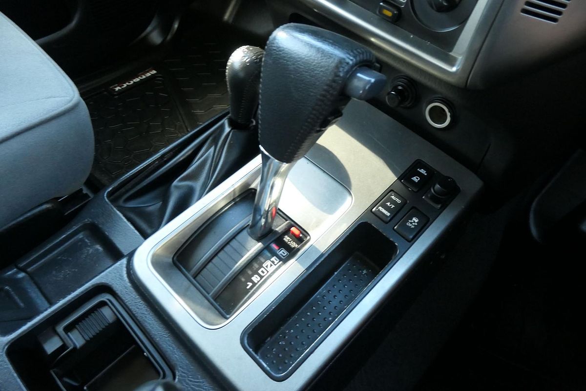 2015 Nissan Patrol ST Y61