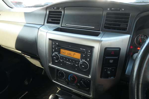 2015 Nissan Patrol ST Y61