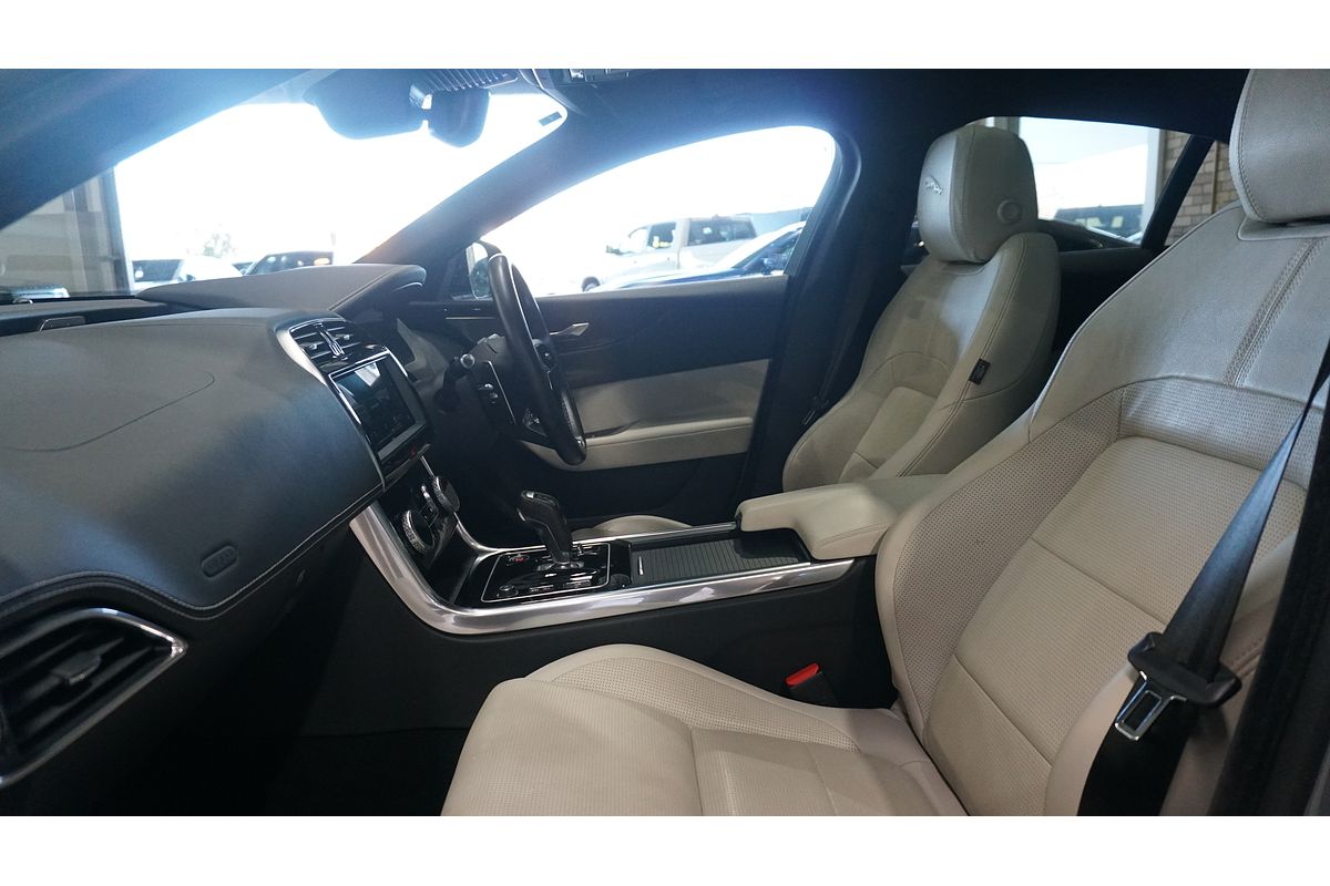 2022 Jaguar XE P300 R-Dynamic Black X760