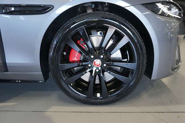 2022 Jaguar XE P300 R-Dynamic Black X760