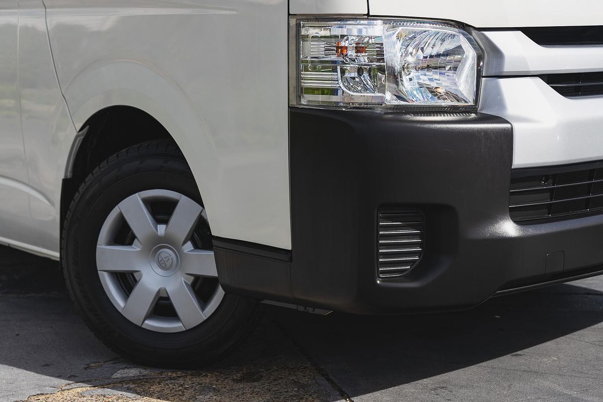 2017 Toyota Hiace Commuter TRH223R