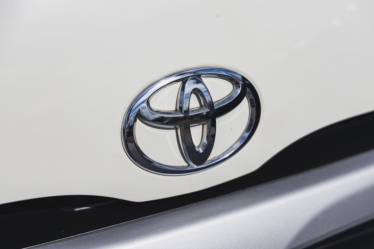 2017 Toyota Hiace Commuter TRH223R