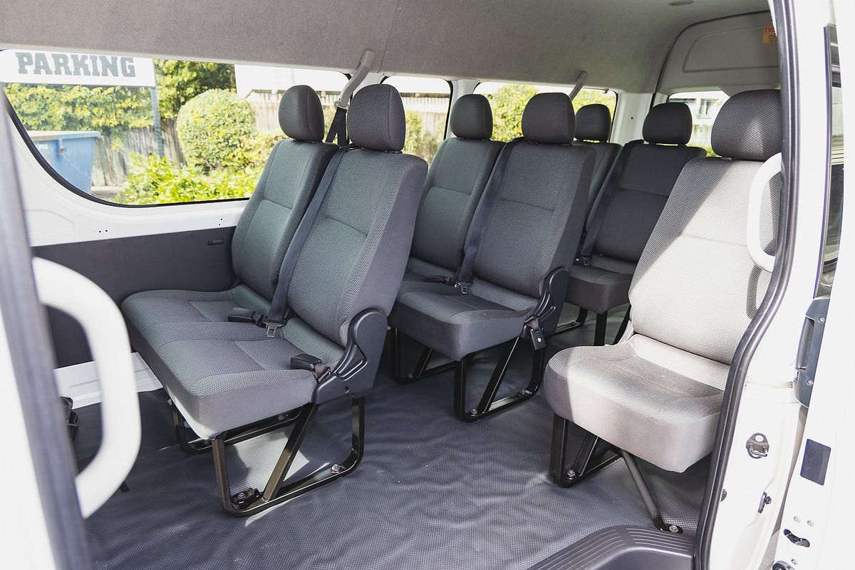 2017 Toyota Hiace Commuter TRH223R