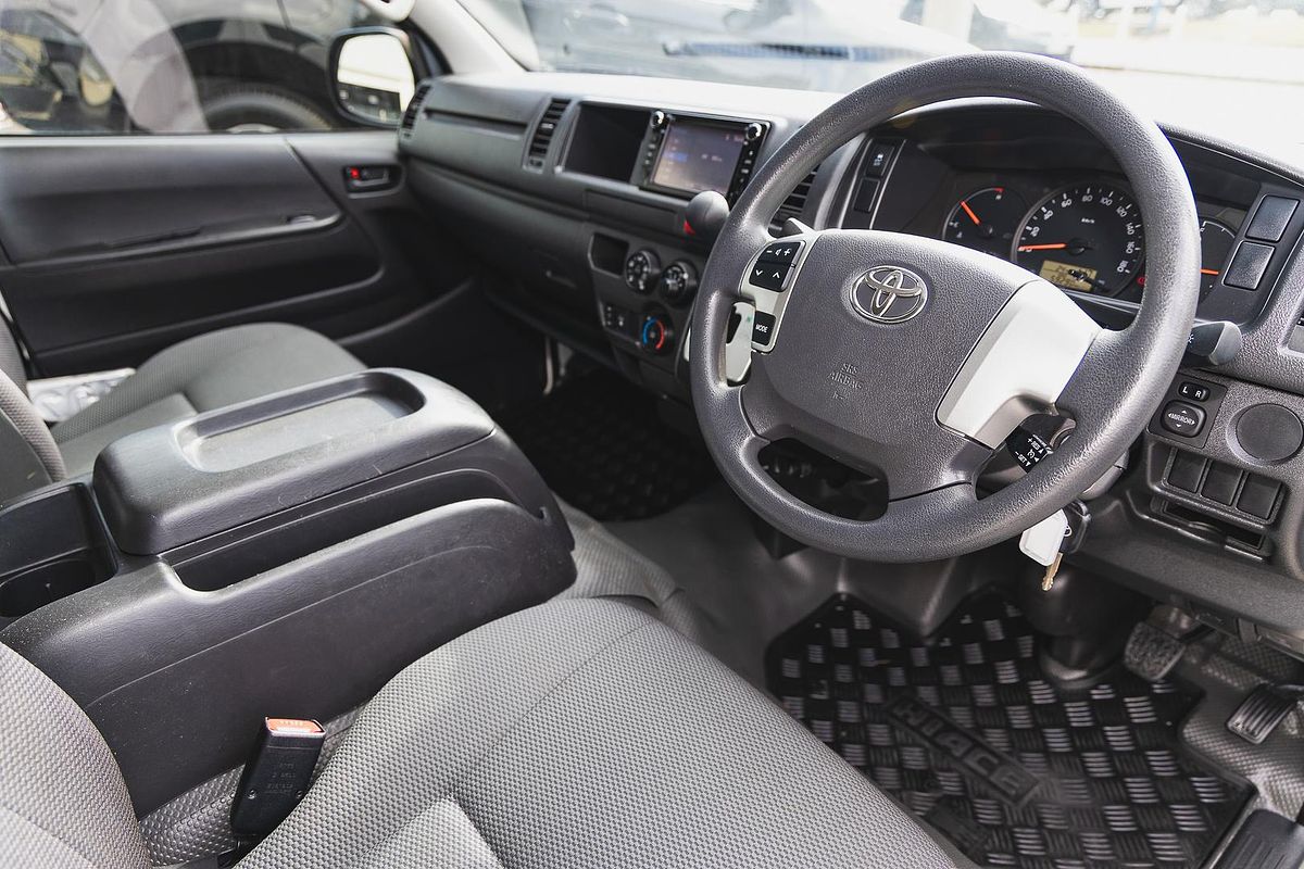 2017 Toyota Hiace Commuter TRH223R