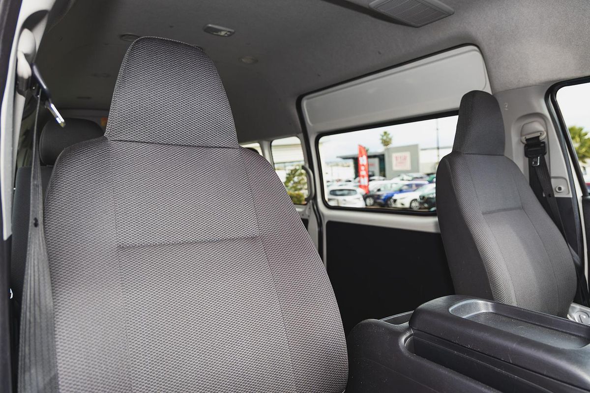 2017 Toyota Hiace Commuter TRH223R