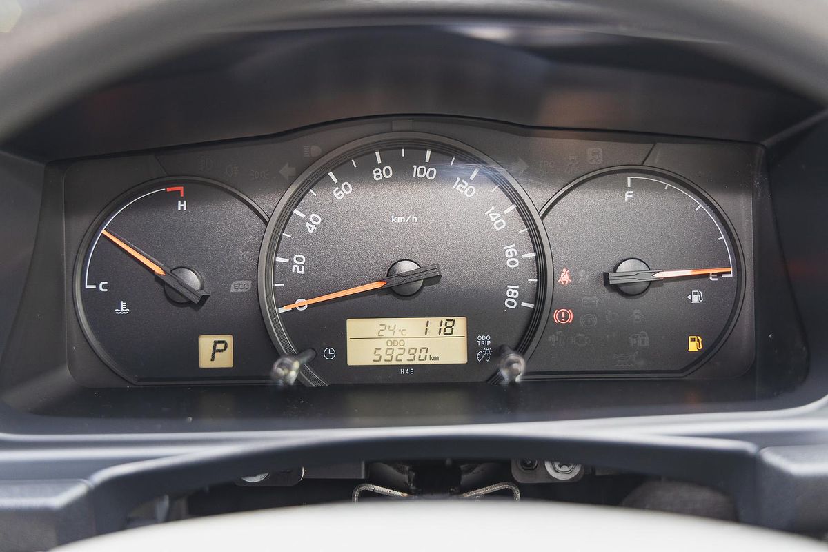 2017 Toyota Hiace Commuter TRH223R