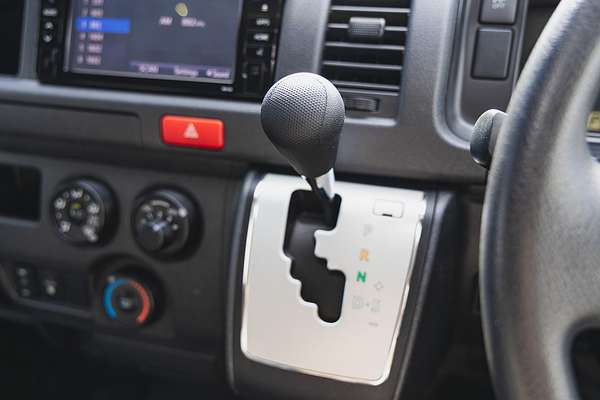 2017 Toyota Hiace Commuter TRH223R
