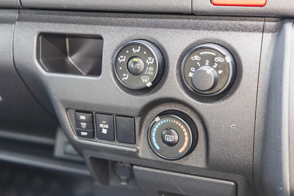 2017 Toyota Hiace Commuter TRH223R