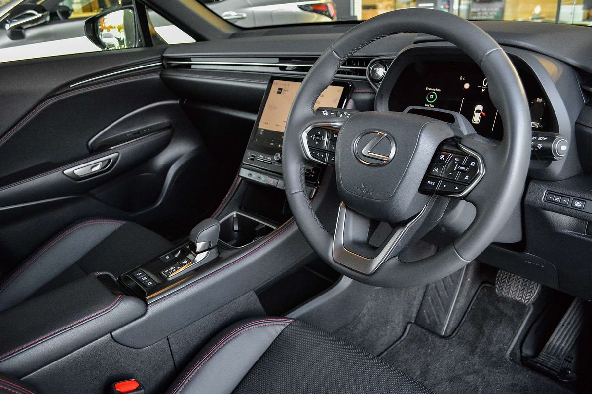 2024 Lexus LBX Luxury MAYH10R