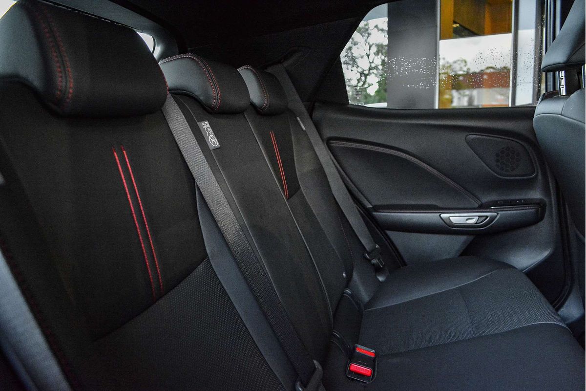 2024 Lexus LBX Luxury MAYH10R