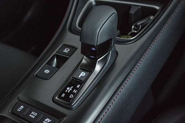 2024 Lexus LBX Luxury MAYH10R
