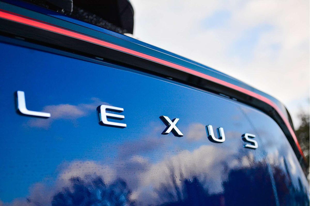 2024 Lexus LBX Luxury MAYH10R