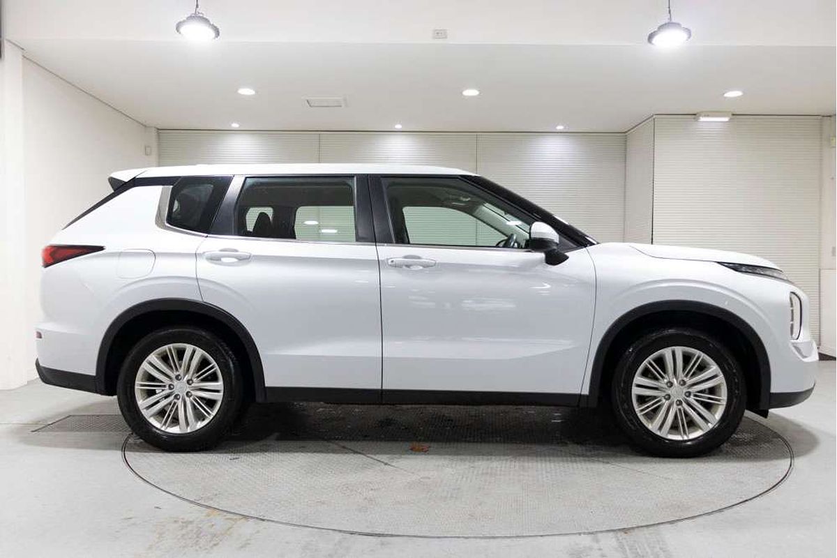 2022 Mitsubishi Outlander ES ZM