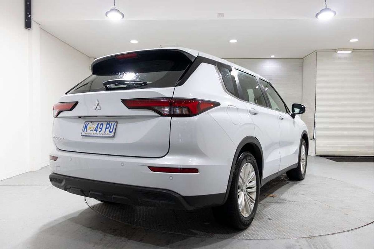 2022 Mitsubishi Outlander ES ZM