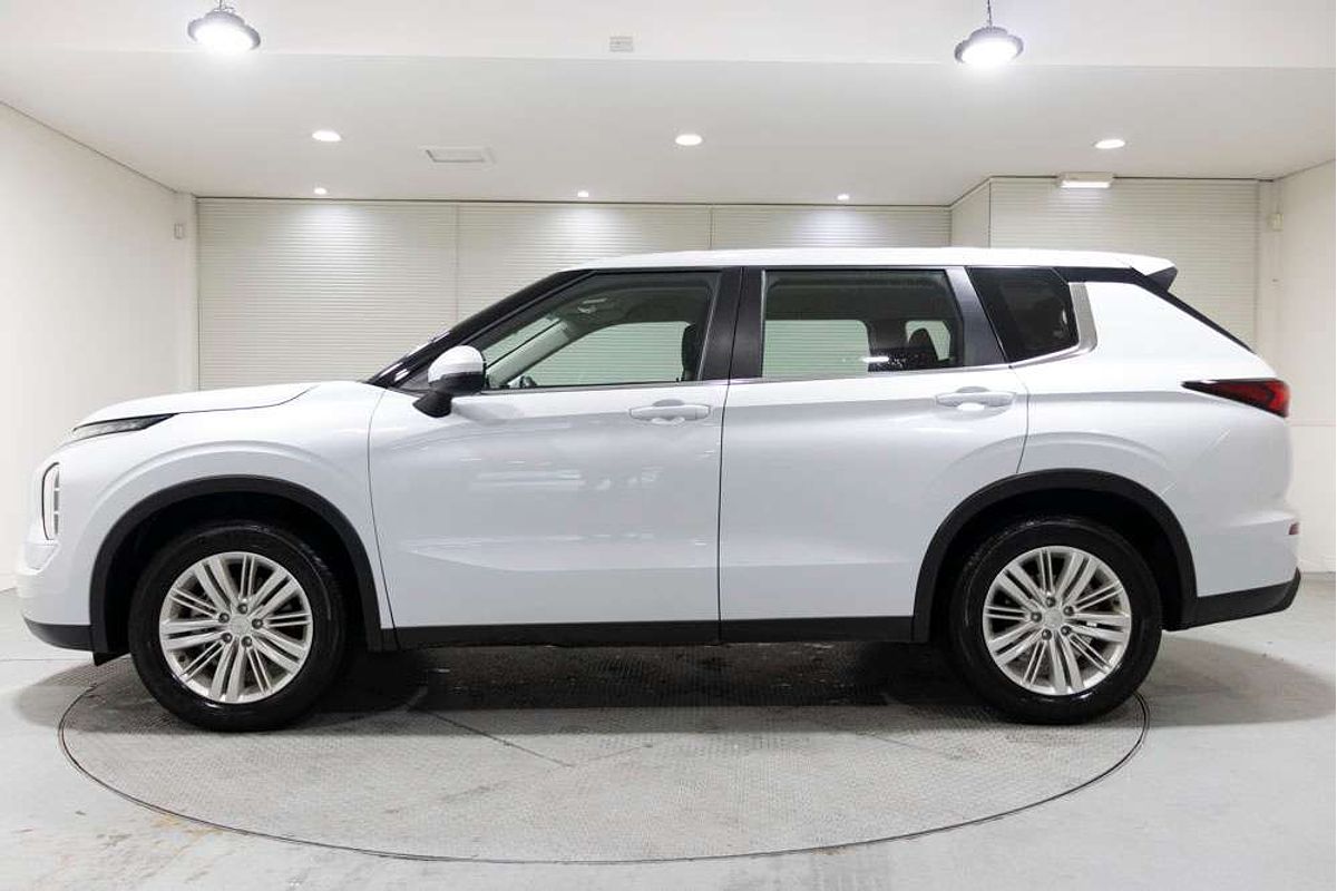 2022 Mitsubishi Outlander ES ZM