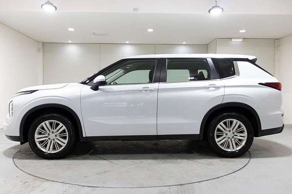 2022 Mitsubishi Outlander ES ZM