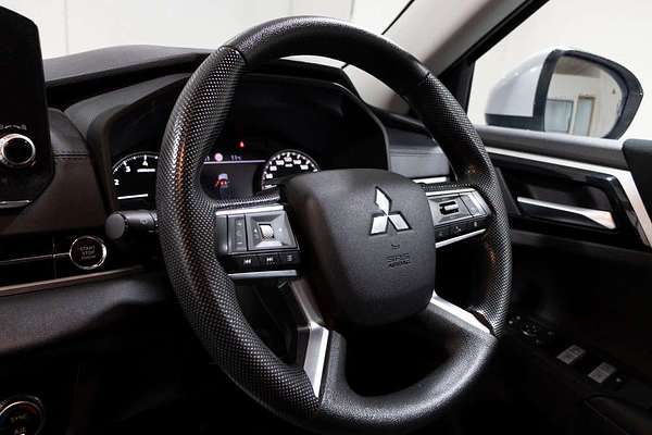 2022 Mitsubishi Outlander ES ZM