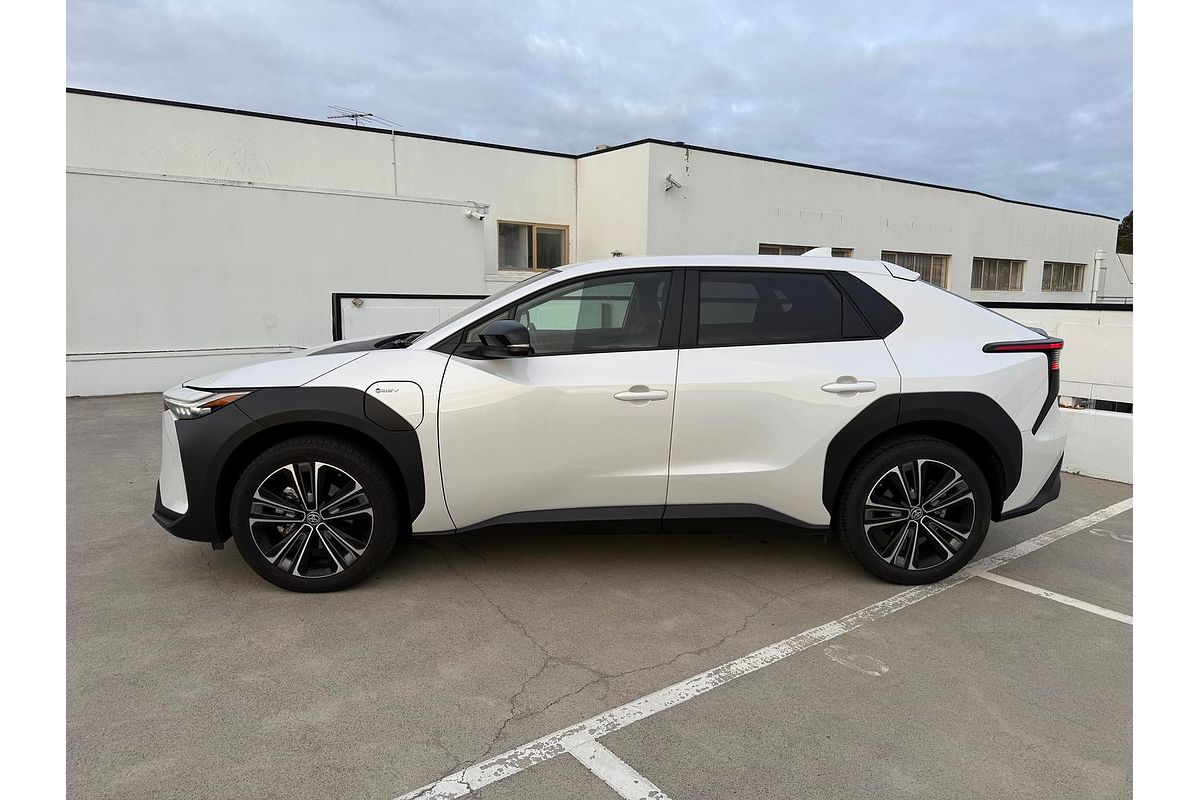 2024 Toyota bZ4X XEAM10R