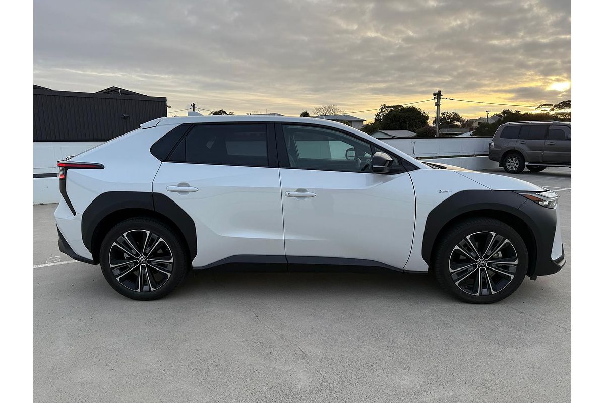 2024 Toyota bZ4X XEAM10R