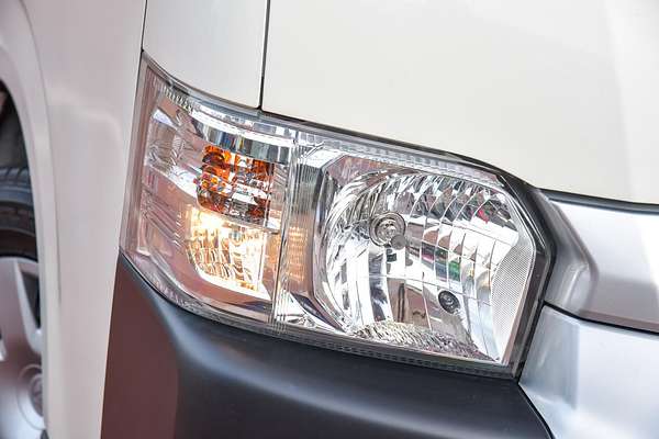 2018 Toyota Hiace Commuter KDH223R