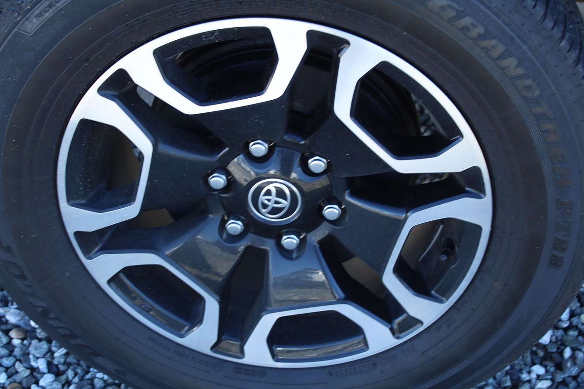 2020 Toyota Hilux SR5 GUN126R 4X4