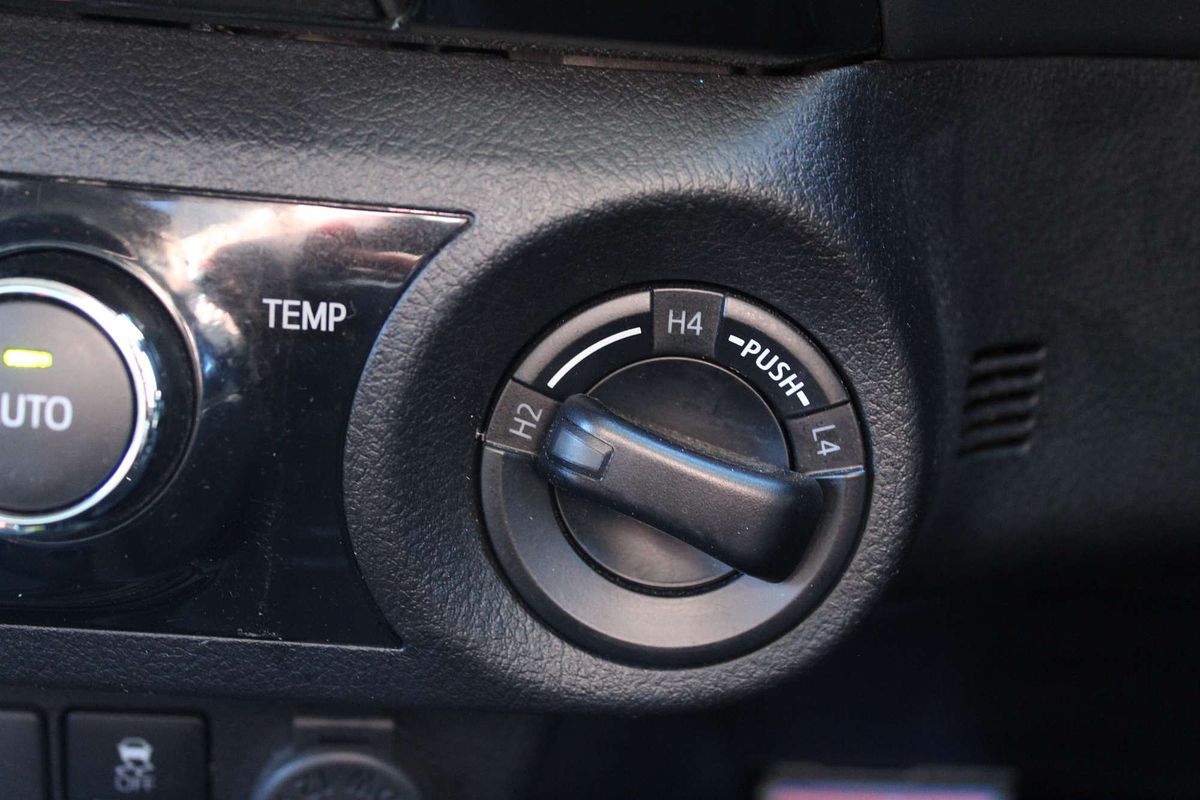 2020 Toyota Hilux SR5 GUN126R 4X4