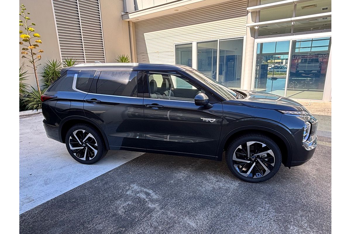 2025 Mitsubishi Outlander PHEV Exceed ZM