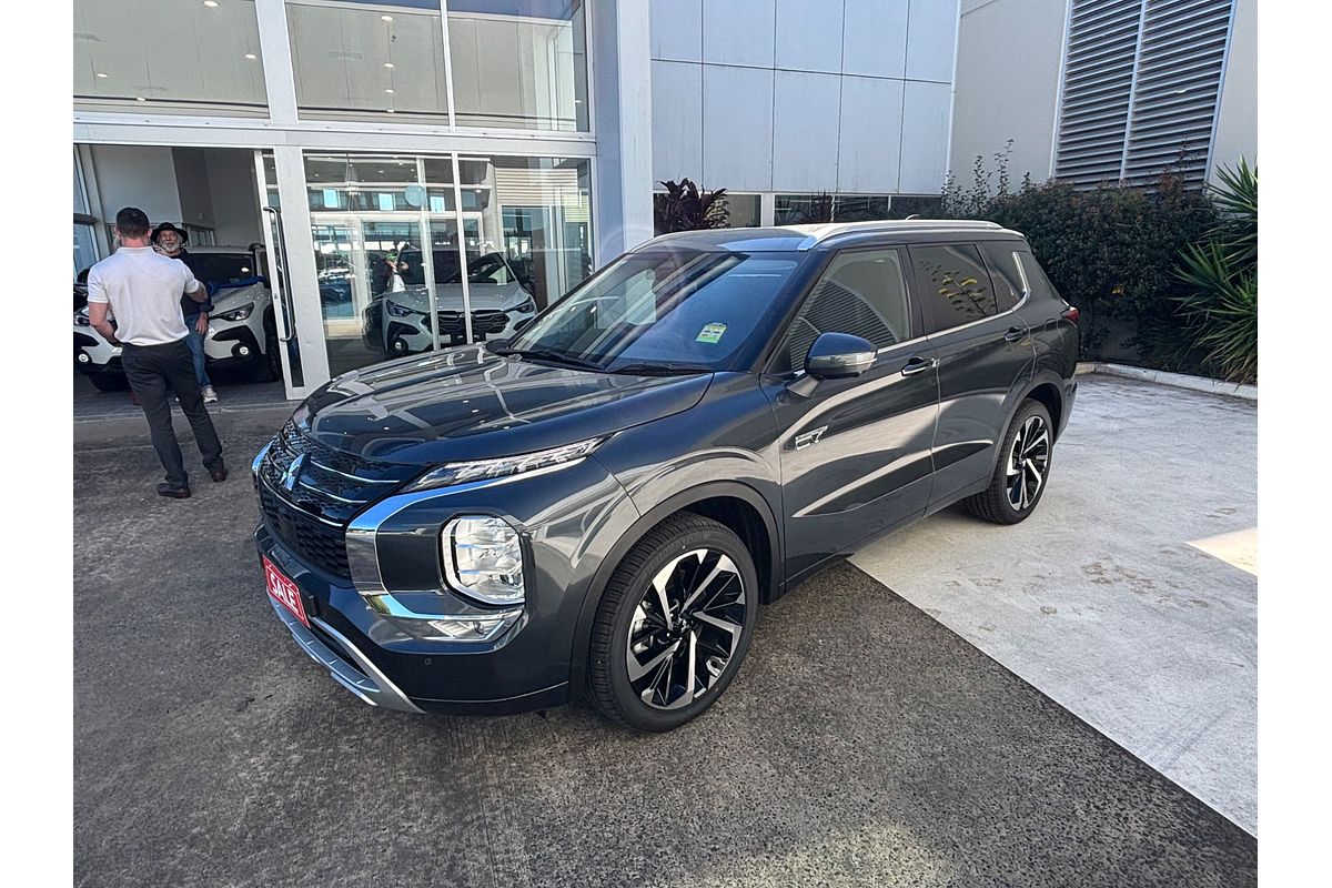 2025 Mitsubishi Outlander PHEV Exceed ZM