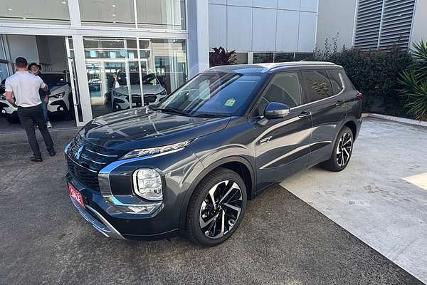 2025 Mitsubishi Outlander PHEV Exceed ZM