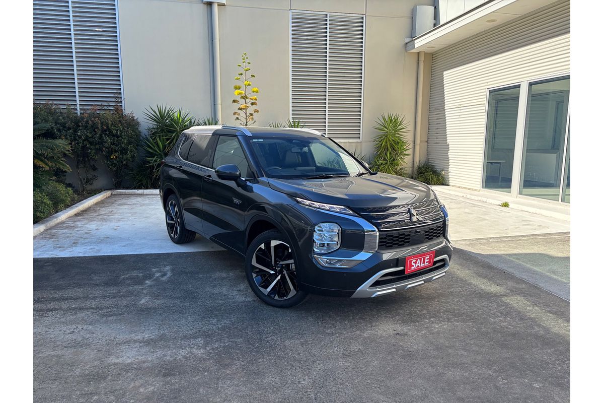 2025 Mitsubishi Outlander PHEV Exceed ZM