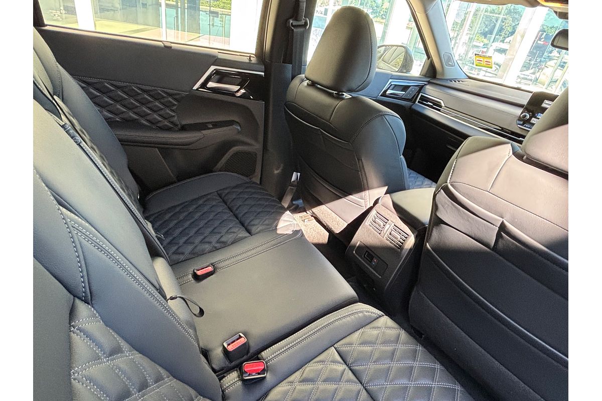 2025 Mitsubishi Outlander PHEV Exceed ZM