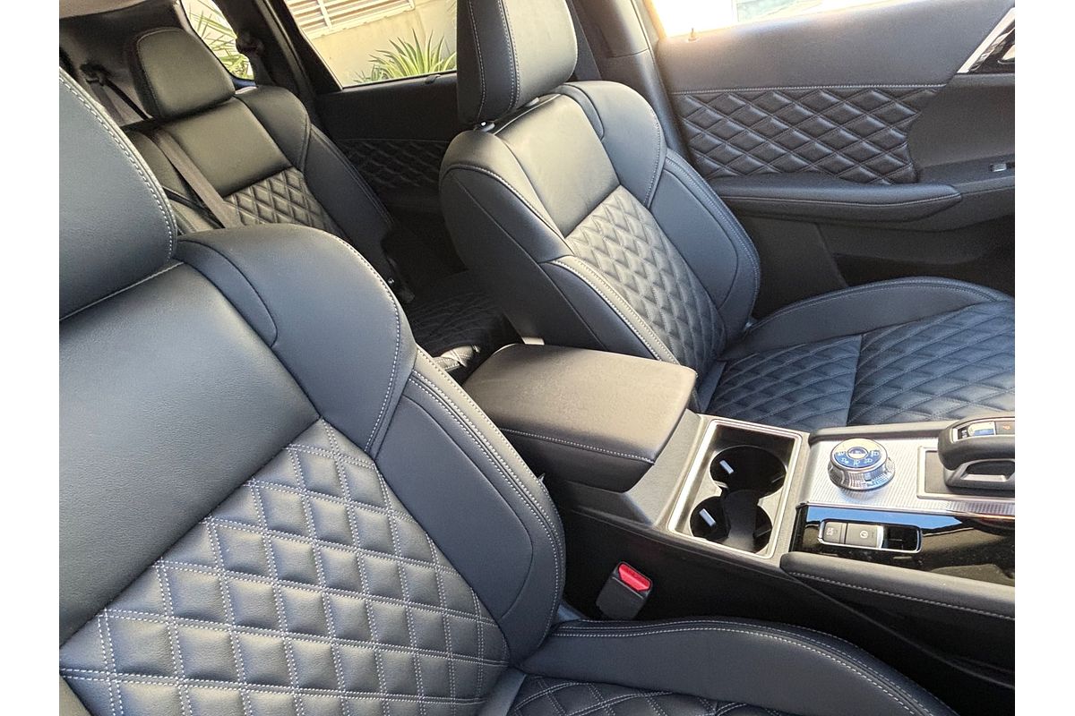 2025 Mitsubishi Outlander PHEV Exceed ZM