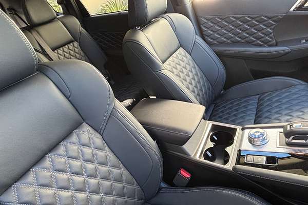 2025 Mitsubishi Outlander PHEV Exceed ZM