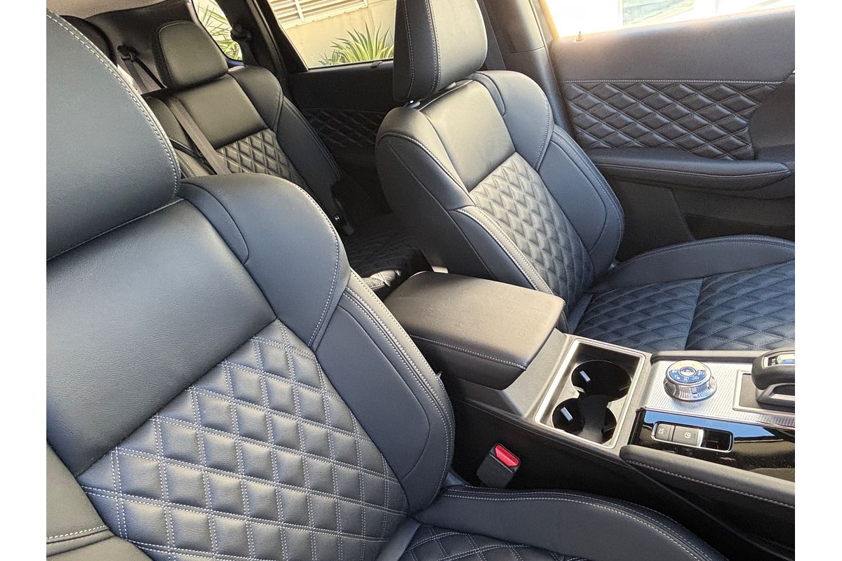 2025 Mitsubishi Outlander PHEV Exceed ZM