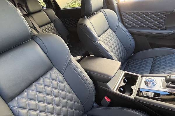 2025 Mitsubishi Outlander PHEV Exceed ZM