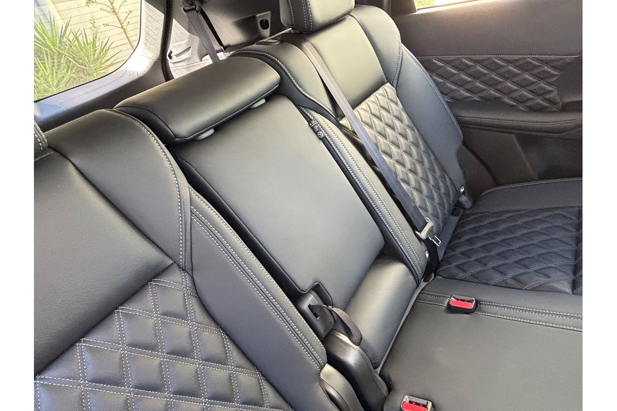 2025 Mitsubishi Outlander PHEV Exceed ZM