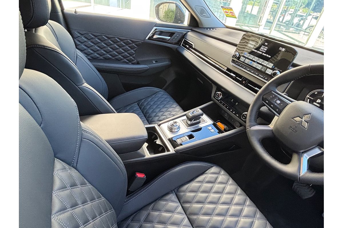 2025 Mitsubishi Outlander PHEV Exceed ZM