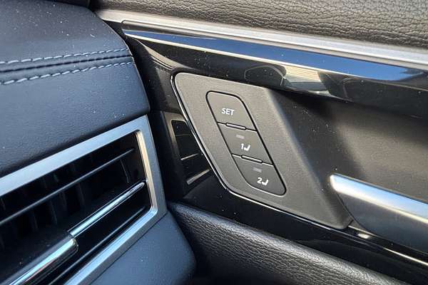 2025 Mitsubishi Outlander PHEV Exceed ZM