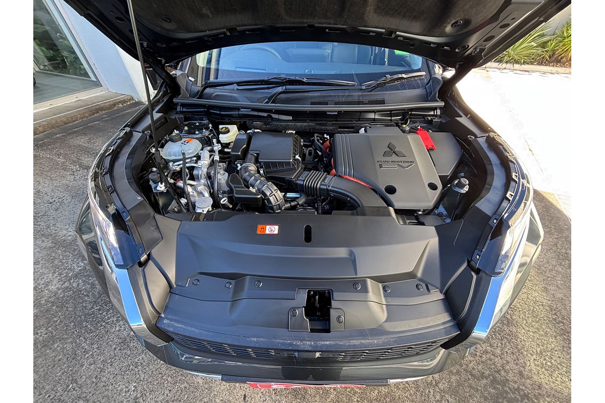 2025 Mitsubishi Outlander PHEV Exceed ZM