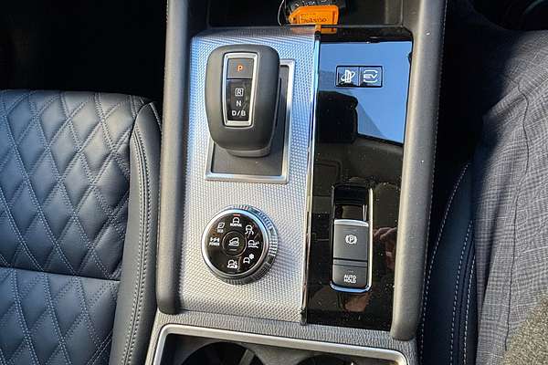 2025 Mitsubishi Outlander PHEV Exceed ZM