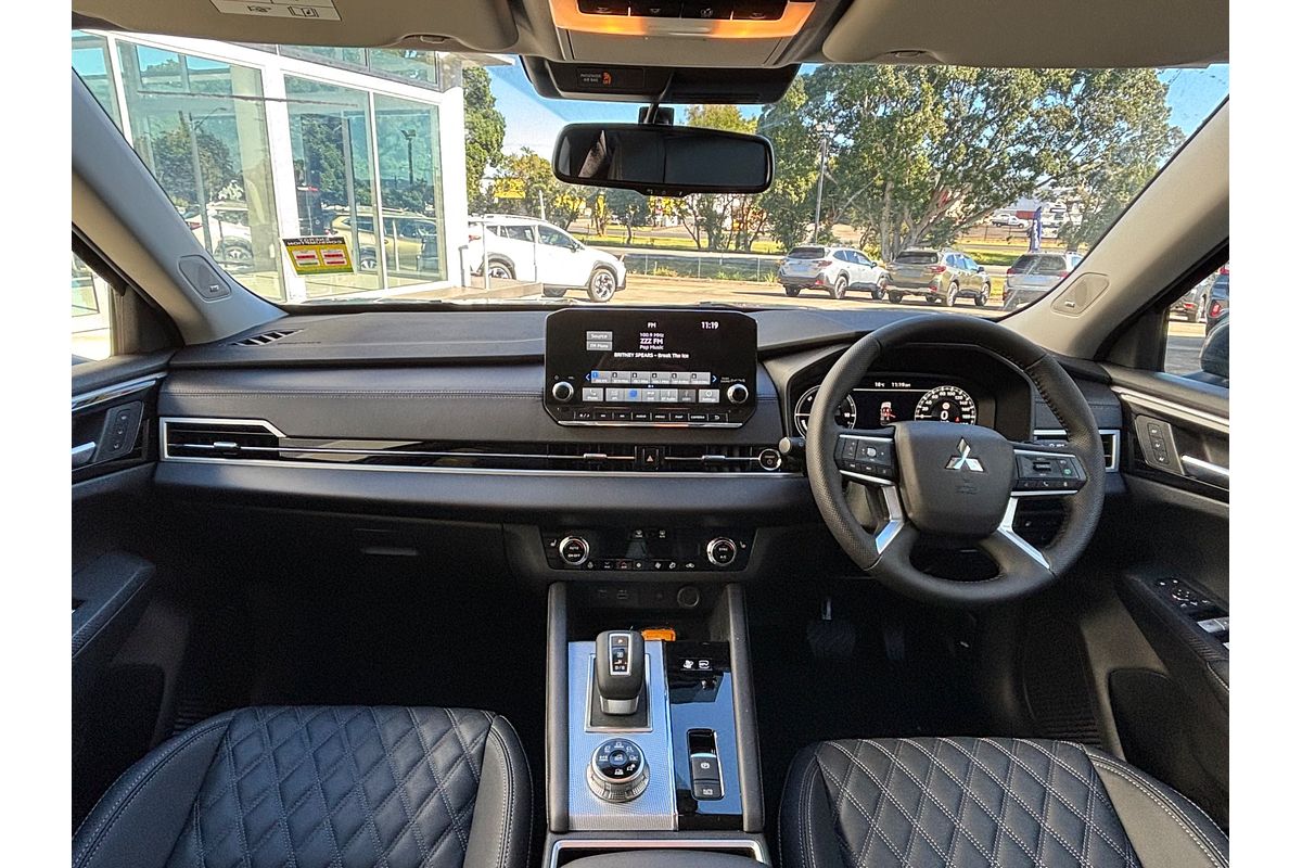 2025 Mitsubishi Outlander PHEV Exceed ZM