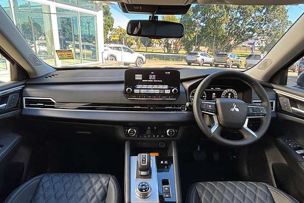 2025 Mitsubishi Outlander PHEV Exceed ZM