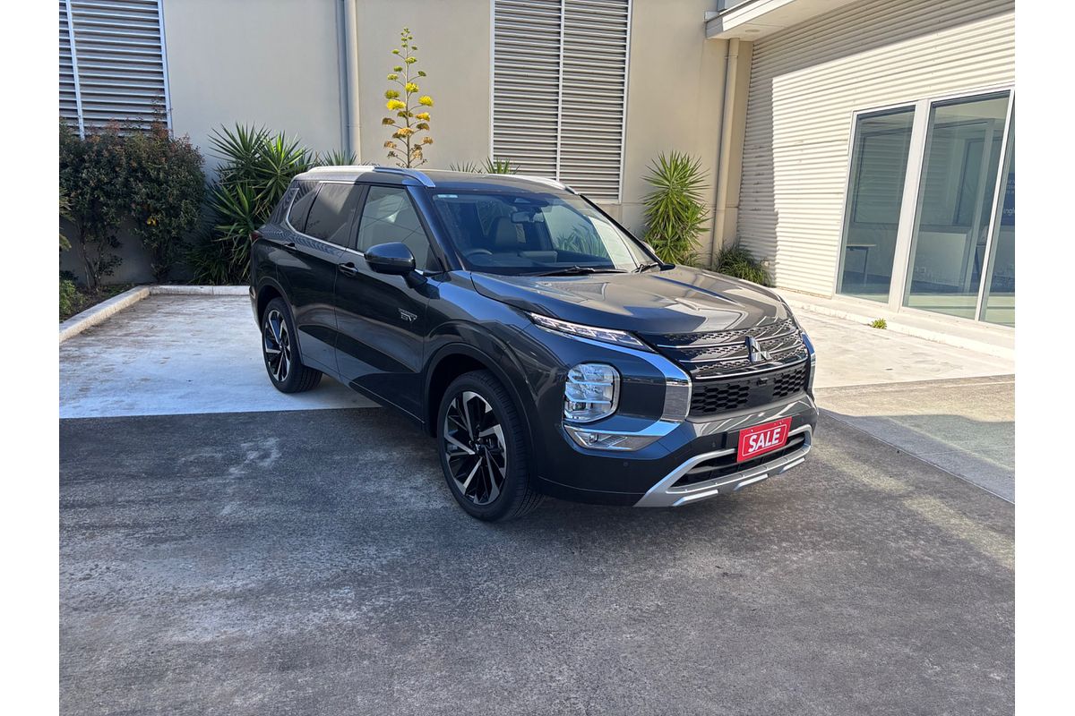 2025 Mitsubishi Outlander PHEV Exceed ZM