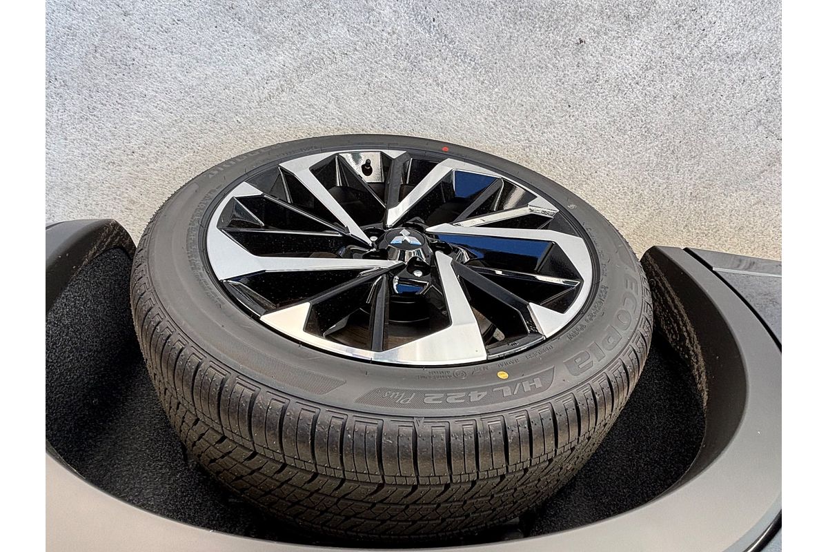 2025 Mitsubishi Outlander PHEV Exceed ZM