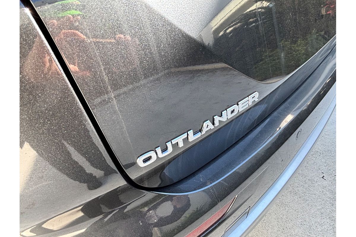 2025 Mitsubishi Outlander PHEV Exceed ZM