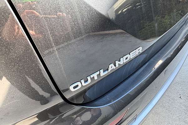 2025 Mitsubishi Outlander PHEV Exceed ZM
